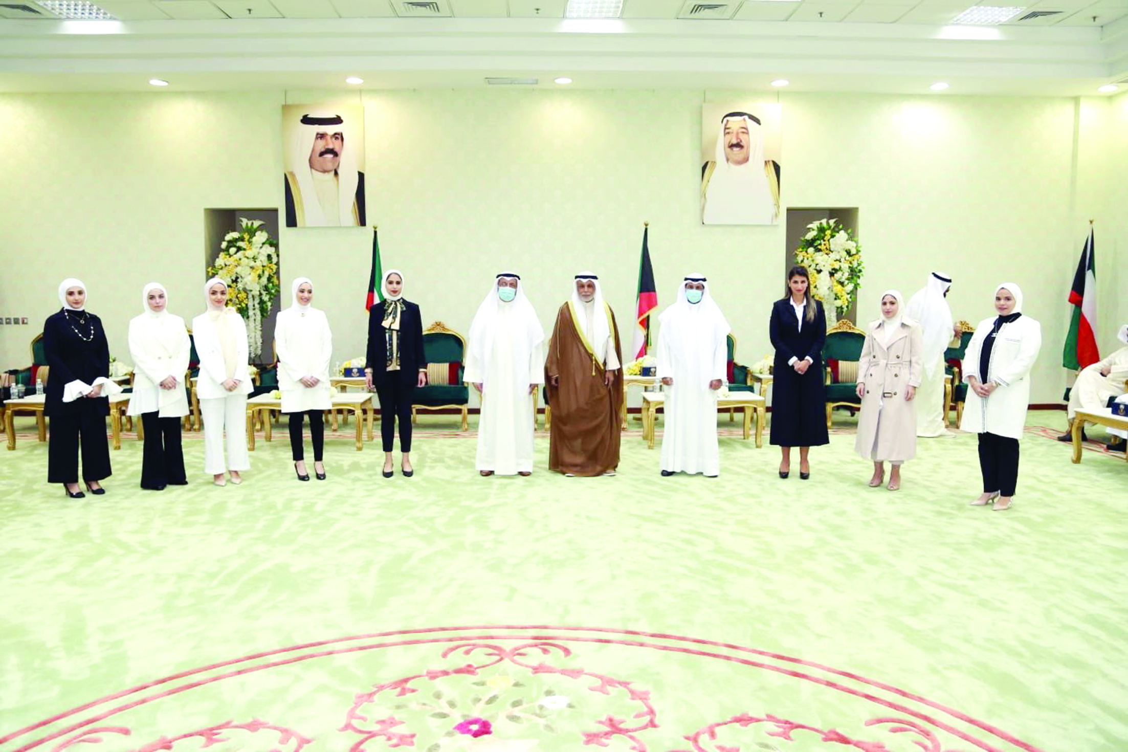 المستشار المطاوعة متوسطاً أول 8 قاضيات في تاريخ الكويت