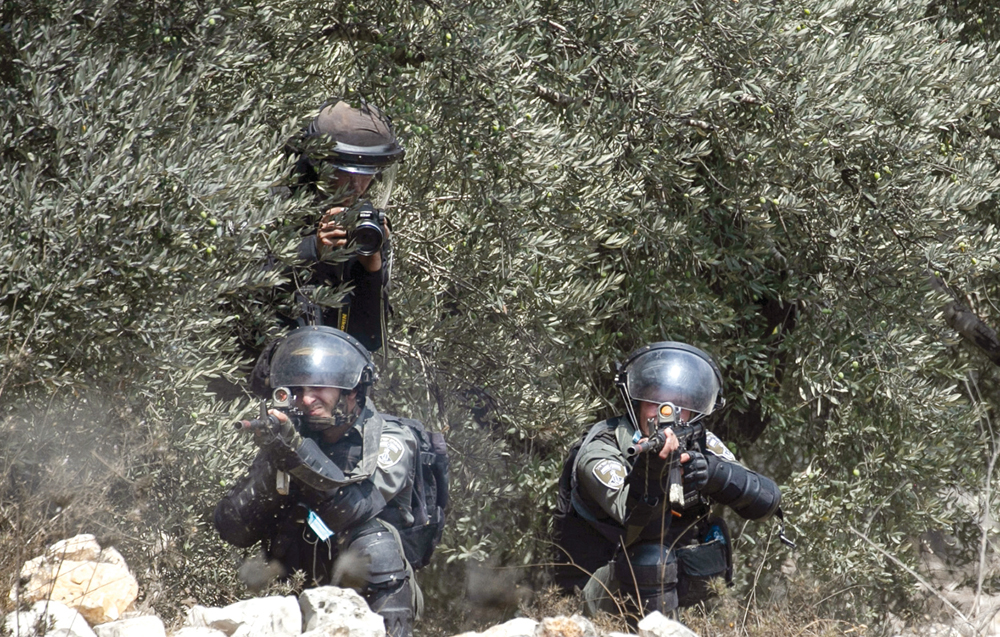 u0634u0631u0637u064au0627u0646 u0625u0633u0631u0627u0626u064au0644u064au0627u0646 u064au0633u062au0647u062fu0641u0627u0646 u0628u0627u0644u0631u0635u0627u0635 u0627u0644u0645u0637u0627u0637u064a u062au0638u0627u0647u0631u0629 u0636u062f u0627u0644u0627u0633u062au064au0637u0627u0646 u0641u064a u0642u0631u064au0629 u0643u0641u0631 u0642u062fu0648u0645 t(u0623 u0641 u0628)