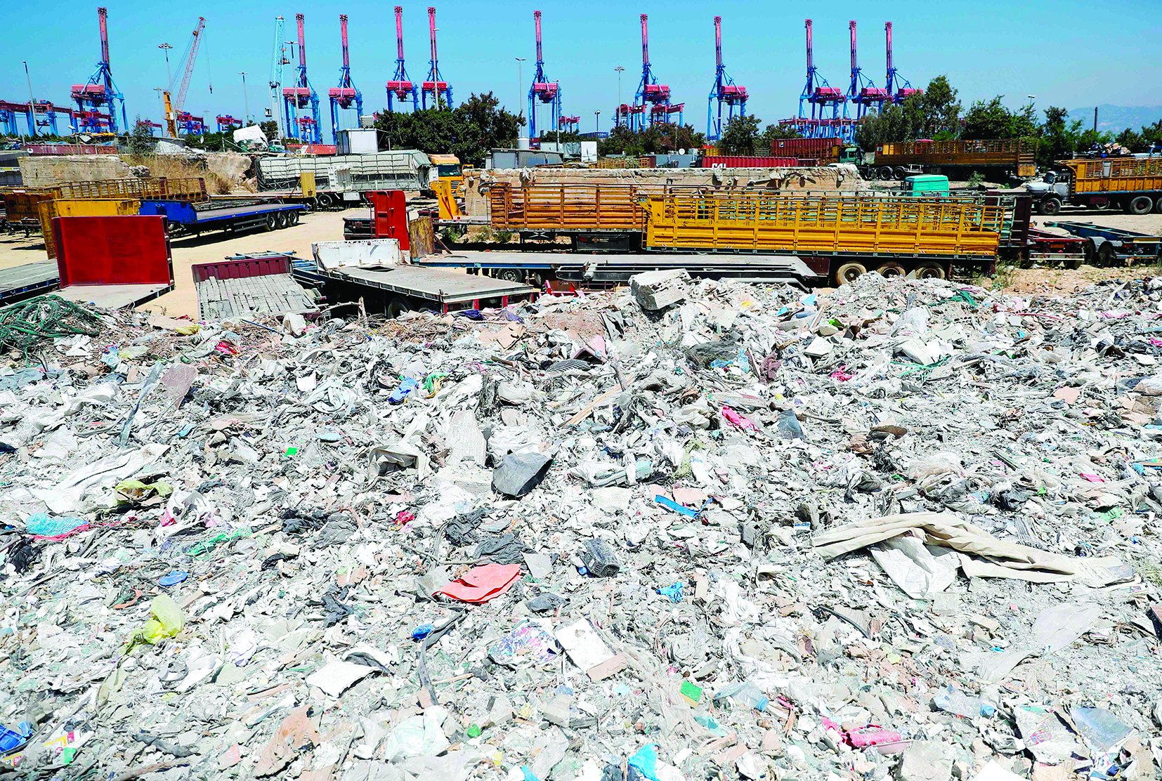 u0623u0643u0648u0627u0645 u0645u0646 u0627u0644u0632u062cu0627u062c u0627u0644u0645u0643u0633u0648u0631 u0648u0627u0644u062du0637u0627u0645 u0627u0644u062au064a u0623u062du062fu062bu0647u0627 u0627u0646u0641u062cu0627u0631 u0645u0631u0641u0623 u0628u064au0631u0648u062a u0642u0628u0644 u0625u0639u0627u062fu0629 u062au062fu0648u064au0631u0647u0627 t(u0623 u0641 u0628)