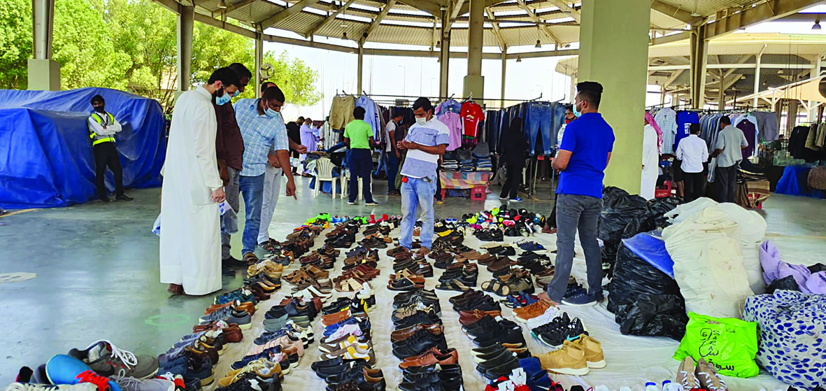 إقبال على شراء الأحذية