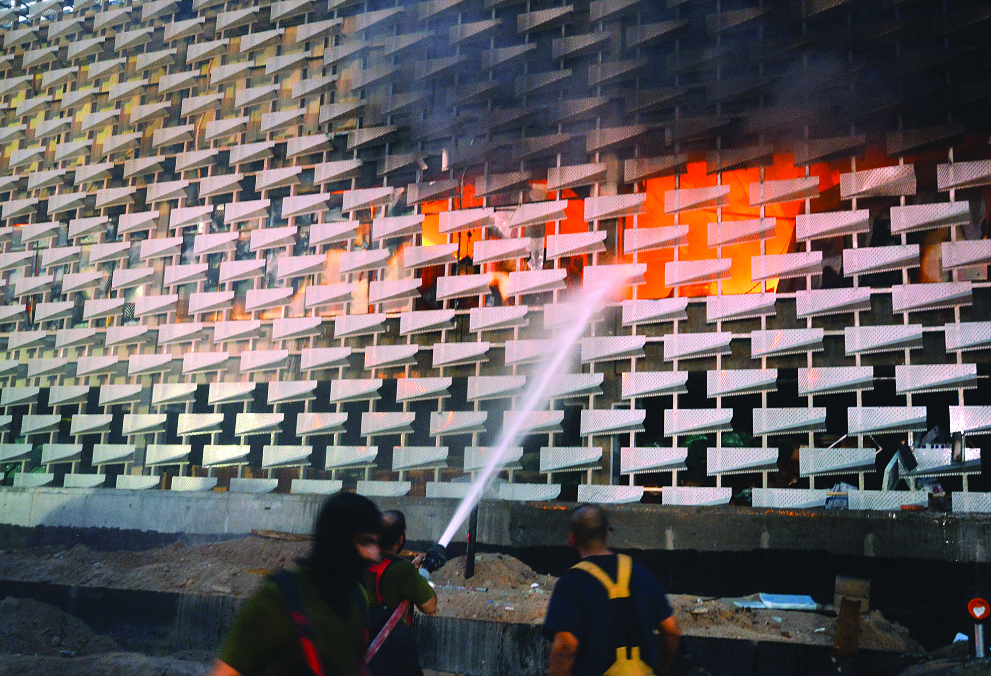   u0625u0637u0641u0627u0626u064au0648u0646 u064au062cu0647u062fu0648u0646 u0641u064a u0625u062eu0645u0627u062f u0627u0644u0646u064au0631u0627u0646t (u062au0635u0648u064au0631 u0623u0633u0639u062f u0639u0628u062fu0627u0644u0644u0647)