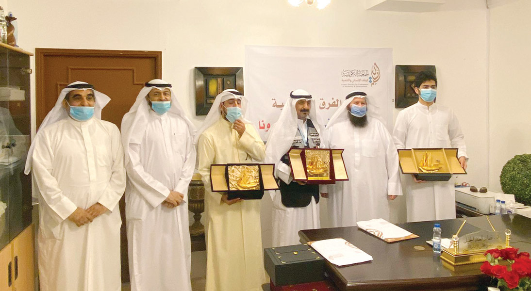 u0644u0642u0637u0629 u062cu0645u0627u0639u064au0629 u0644u0639u062fu062f u0645u0646 u0627u0644u0641u0631u0642 u0627u0644u0645u064fu0643u0631u0651u0645u0629