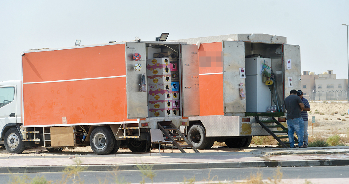 بقالة مزدوجة بعربتين