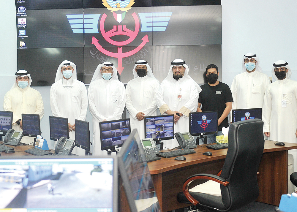 البركة يتوسط موظفي غرفة التحكم والسيطرة الجمركية	