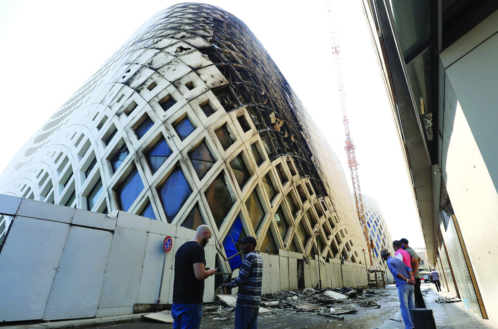 u0622u062bu0627u0631 u0627u0644u062du0631u064au0642 u0639u0644u0649 u0627u0644u0645u0628u0646u0649 u0627u0644u062fu0627u0626u0631u064a u0641u064a u0648u0633u0637 u0628u064au0631u0648u062at (u0631u0648u064au062au0631u0632)