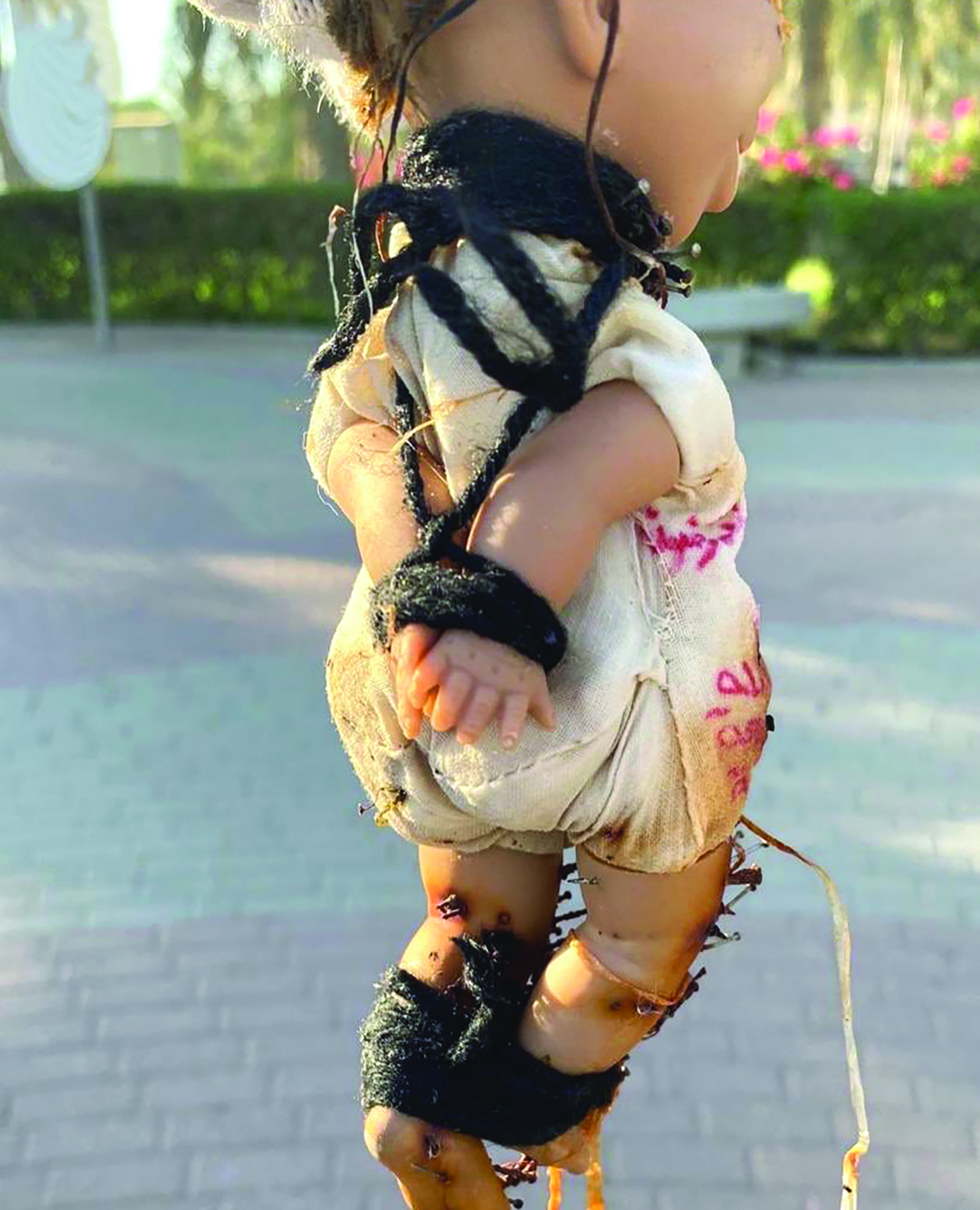 إحدى التمائم التي لفظها بحر الكويت أخيراً