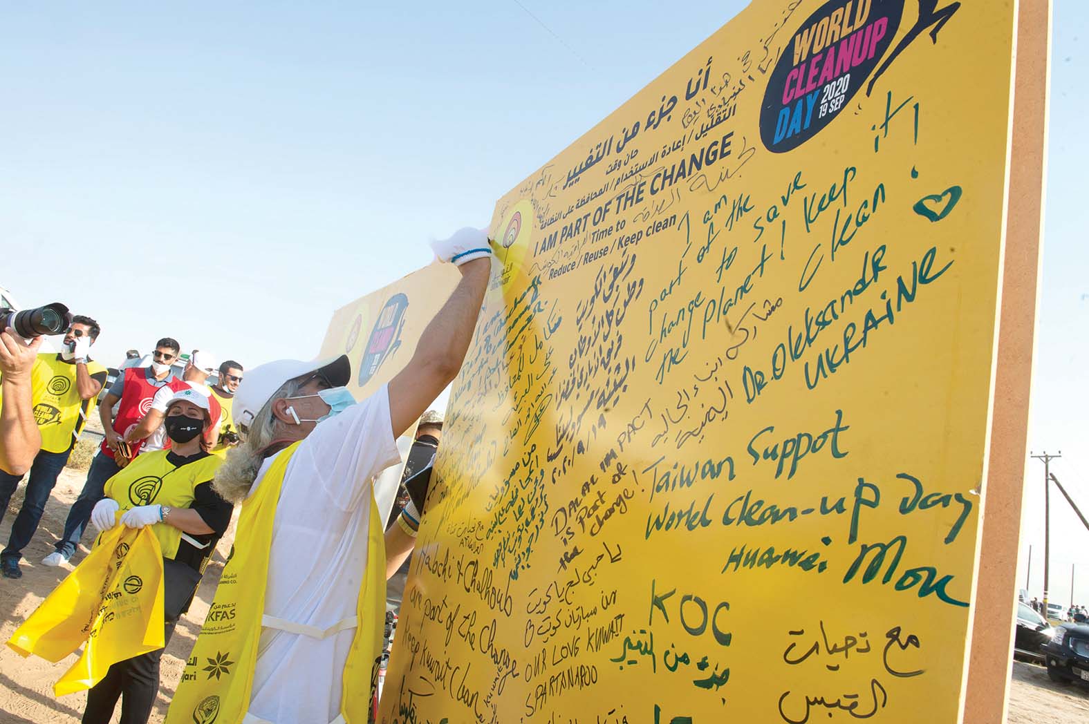 توقيعات المشاركين والمشاركات