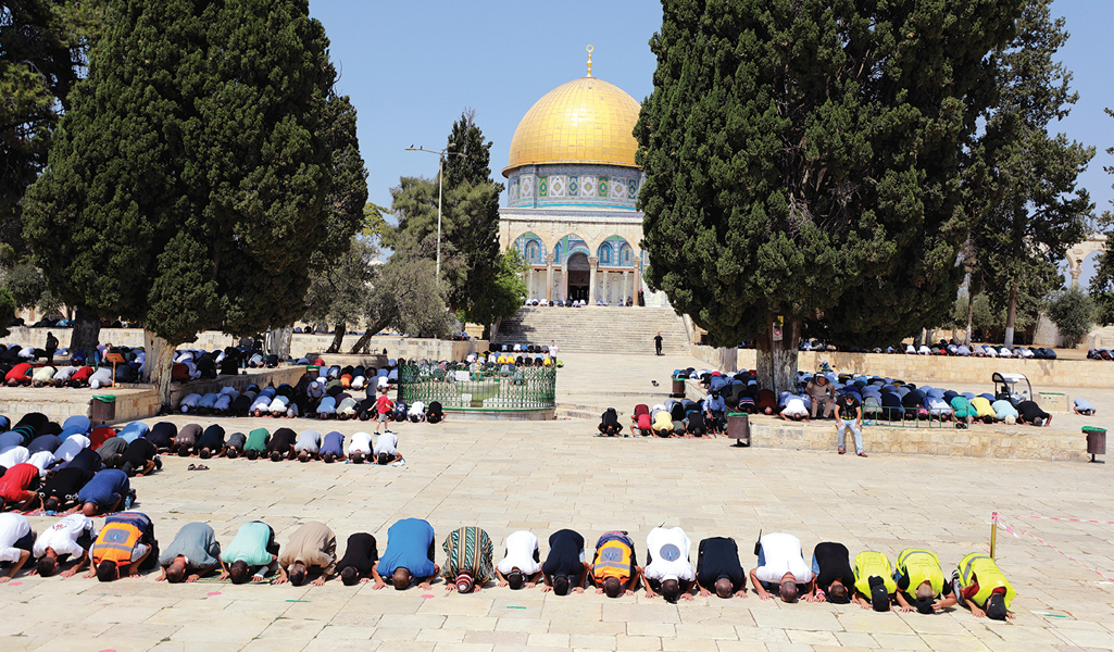 u0641u0644u0633u0637u064au0646u064au0648u0646 u064au0624u062fu0648u0646 u0635u0644u0627u0629 u0627u0644u062cu0645u0639u0629 u0623u0645u0627u0645 u0627u0644u0645u0633u062cu062f u0627u0644u0623u0642u0635u0649 u0642u0628u0644 u0625u063au0644u0627u0642u0647 u0644u0645u062fu0629 3 u0623u0633u0627u0628u064au0639 u0628u0633u0628u0628 u062cu0627u0626u062du0629 u00abu0643u0648u0631u0648u0646u0627u00bb                  (u0631u0648u064au062au0631u0632)