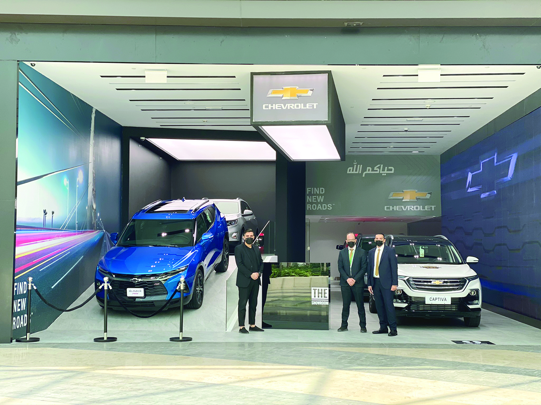  فريق العمل في جناح «شفروليه الغانم»