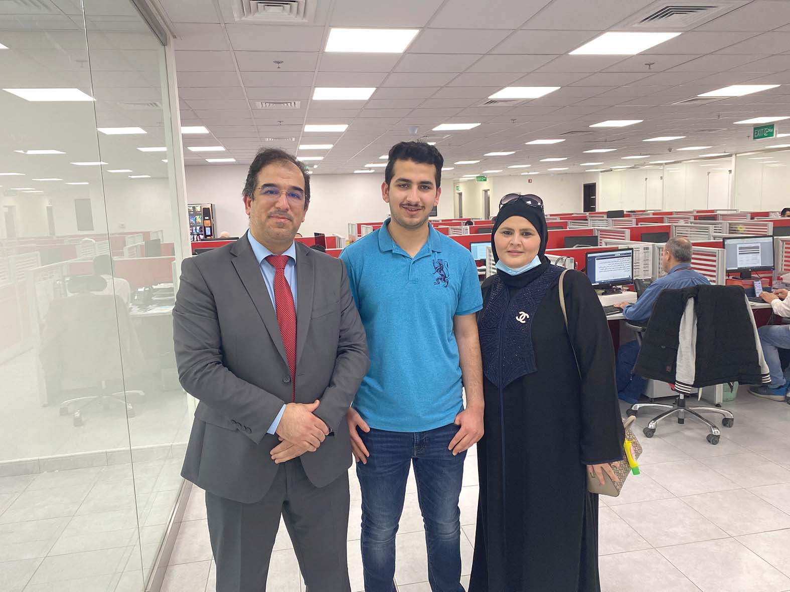 صالح بين والديه