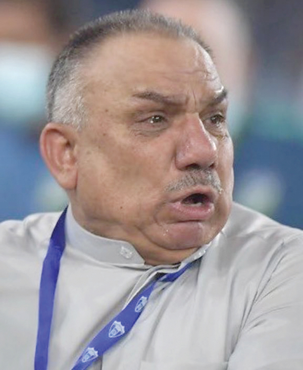 علي مندني... وقد غلبته الدموع