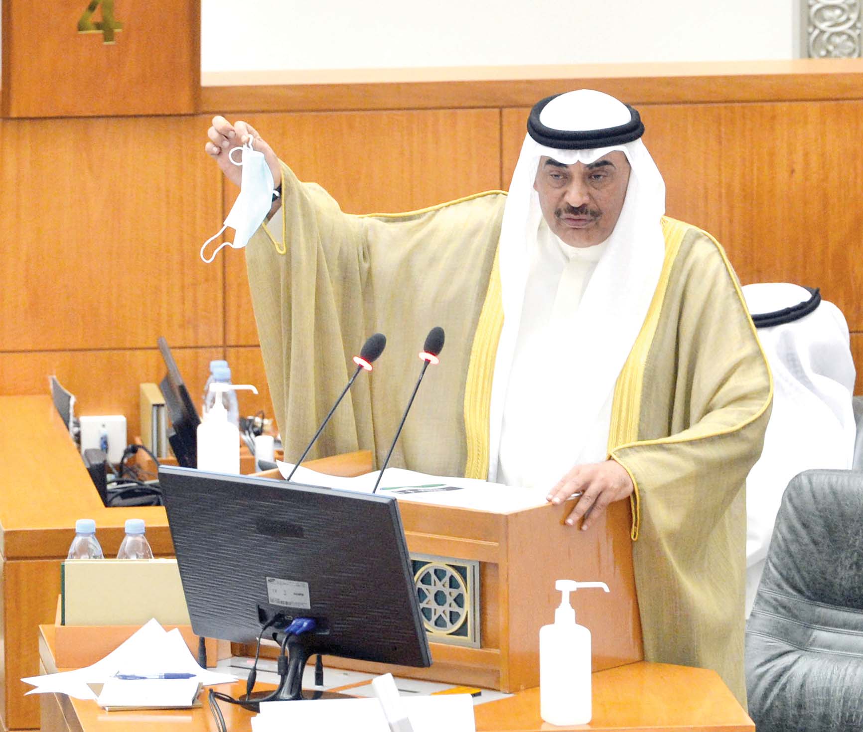 الخالد يرد مفندا محاور الاستجواب