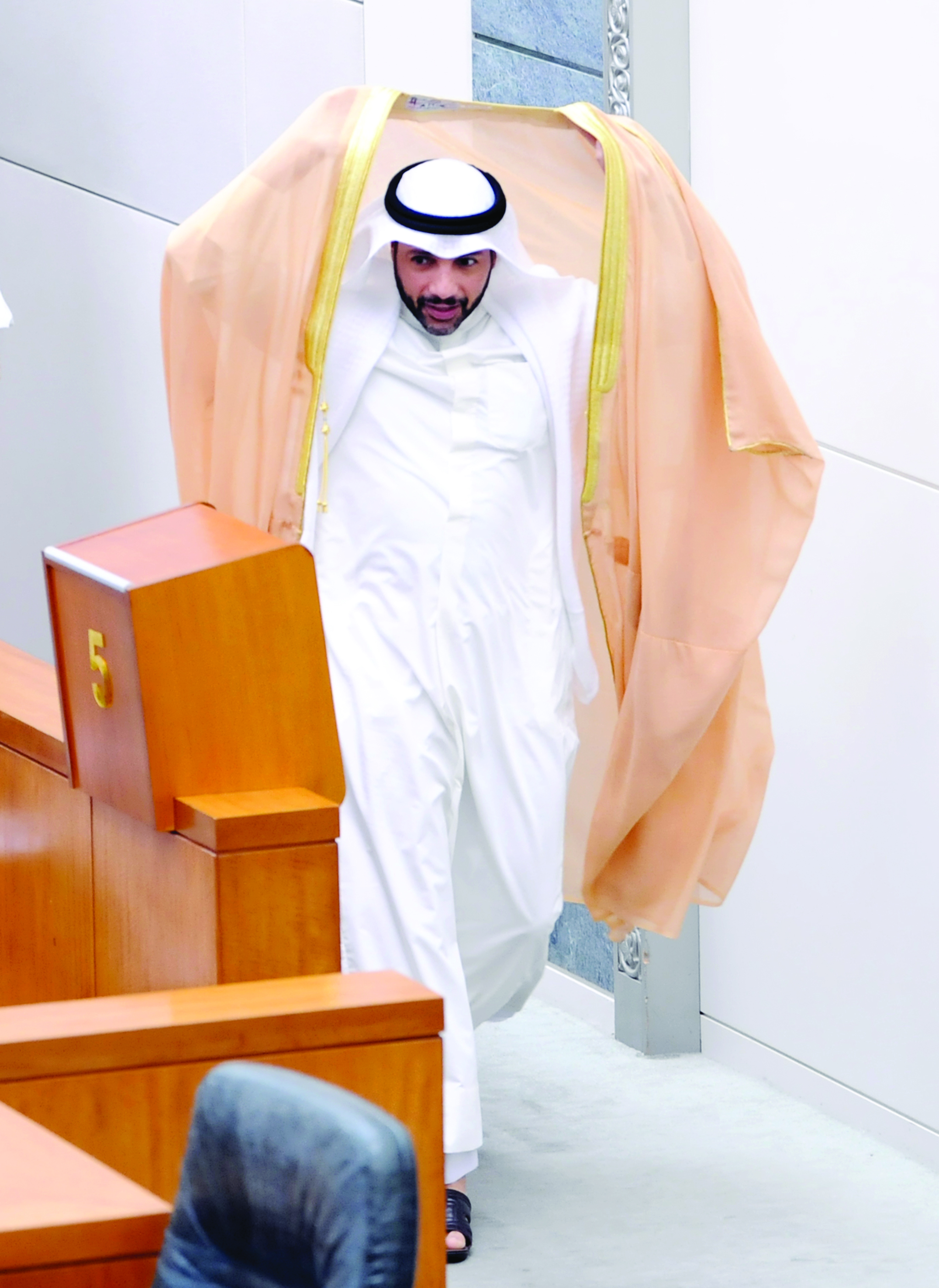 u0627u0644u063au0627u0646u0645 u064au0631u062au062fu064a u0627u0644u0628u0634u062a u0642u0628u0644 u0631u0641u0639u0647 u0627u0644u062cu0644u0633u0629 u0644u0639u062fu0645 u0627u0643u062au0645u0627u0644 u0627u0644u0646u0635u0627u0628