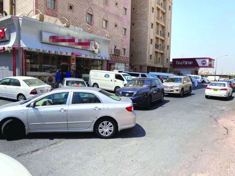 اختناق أمام أحد المطاعم