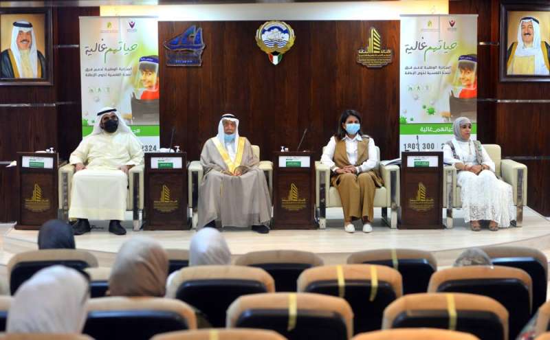 السلمان والعوضي والمذكور والسميط خلال حضورهم حفل إطلاق المبادرة (تصوير أسعد عبدالله)