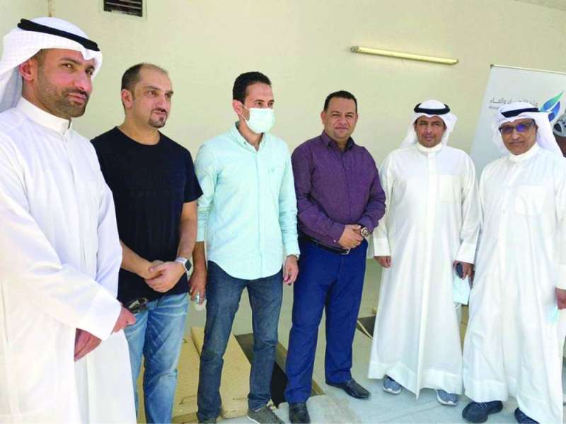 مسؤولو «الكهرباء» مع ممثلي «السكنية» والشركة المنفذة