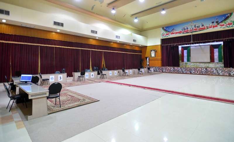 تجهيز مدرسة خولة لاستقبال المرشحين للانتخابات (تصوير أسعد عبدالله)