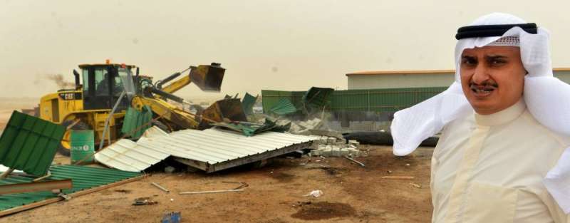 المنفوحي لدى إشرافه على إحدى حملات الإزالة