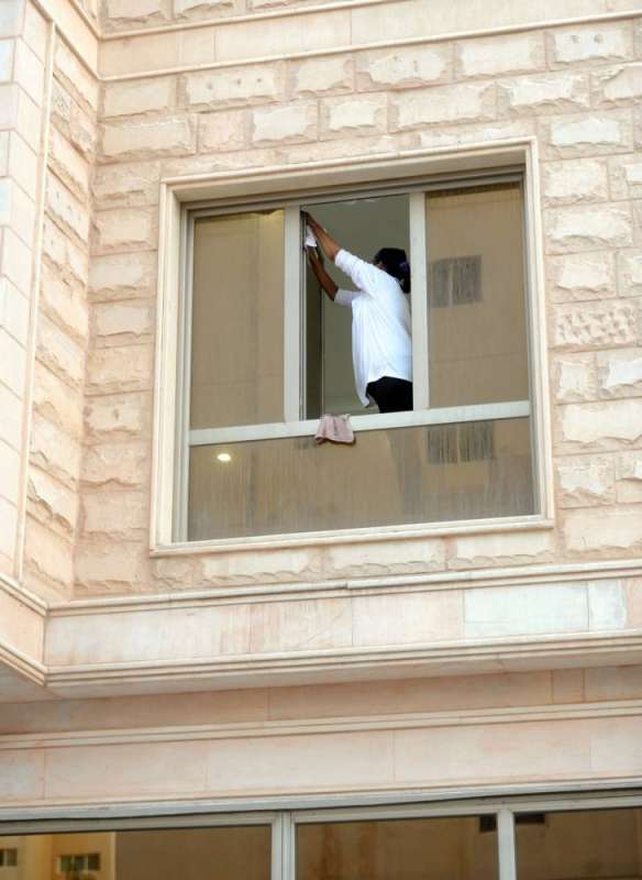 هل يتم السماح لمكاتب العمالة باستقدام العمالة المنزلية؟