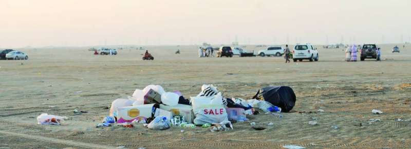 مشاهد مسيئة للعين والبيئة			(تصوير سعود سالم)