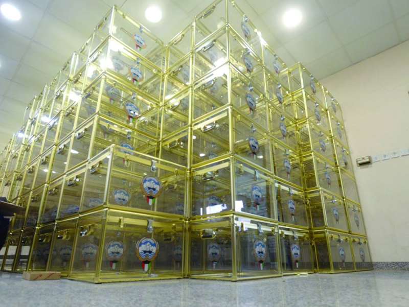 المرشح يدفع للمفتاح المتمرّس مبلغاً يسيل له اللعاب	(تصوير أسعد عبدالله)