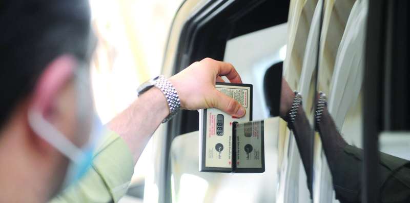 ظهور نسبة التظليل على الجهاز       	        (تصوير سعود سالم)