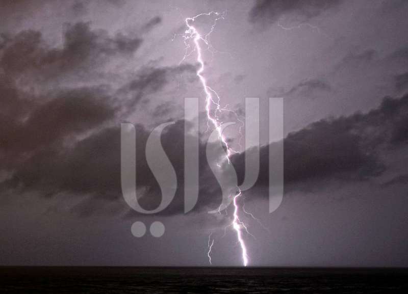 برق (عدسة أسعد عبدالله)