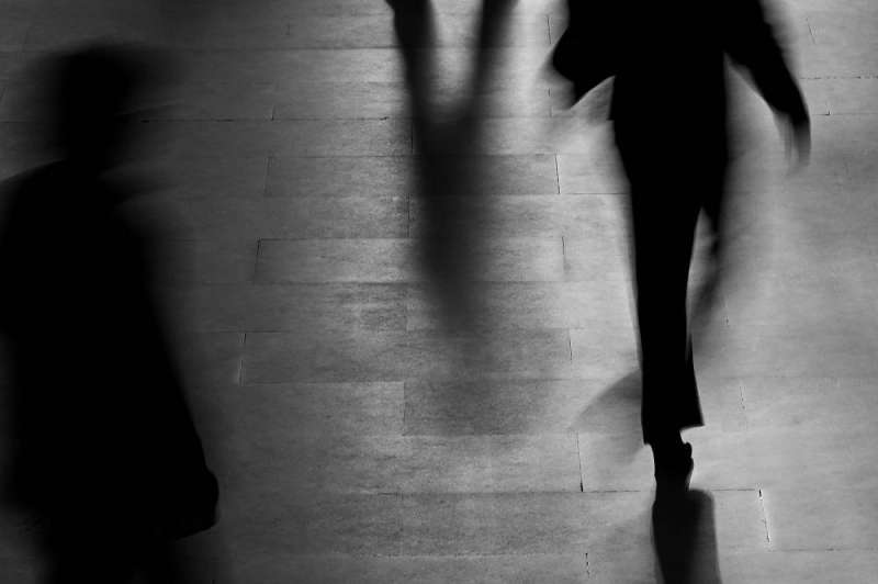 المتهم شتم وهدد وتوارى عن الأنظار