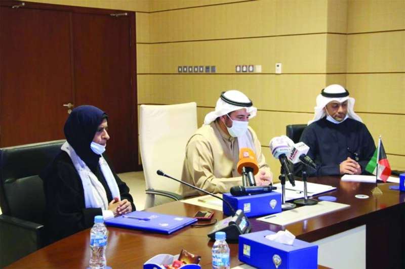 جانب من توقيع الاتفاقية