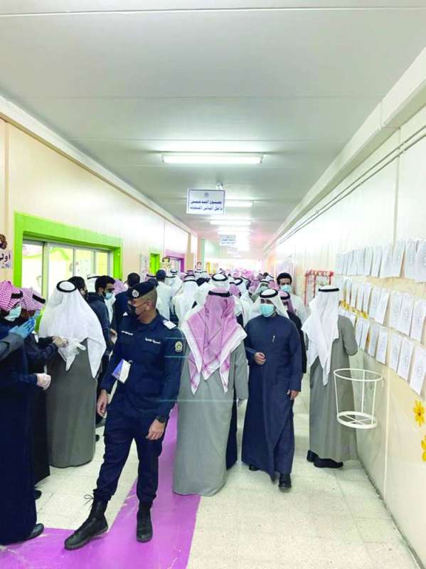 زحمة داخل أحد مراكز الاقتراع