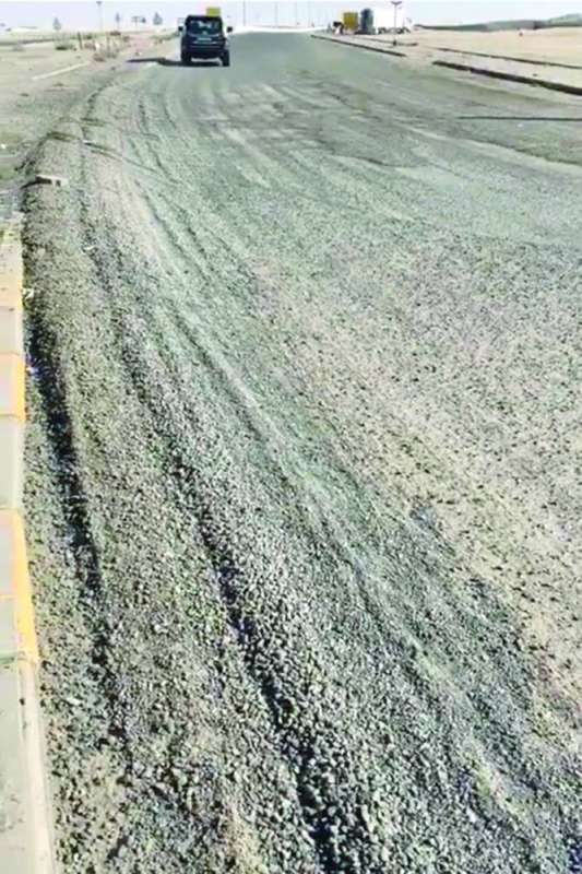 أحد الطرق المتهالكة 