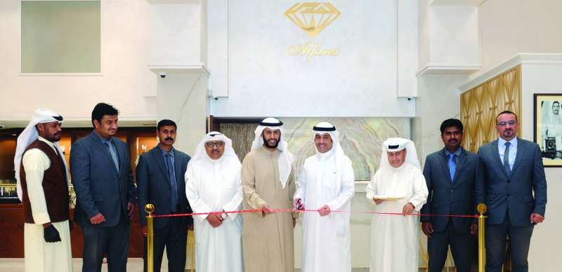 قص شريط الافتتاح