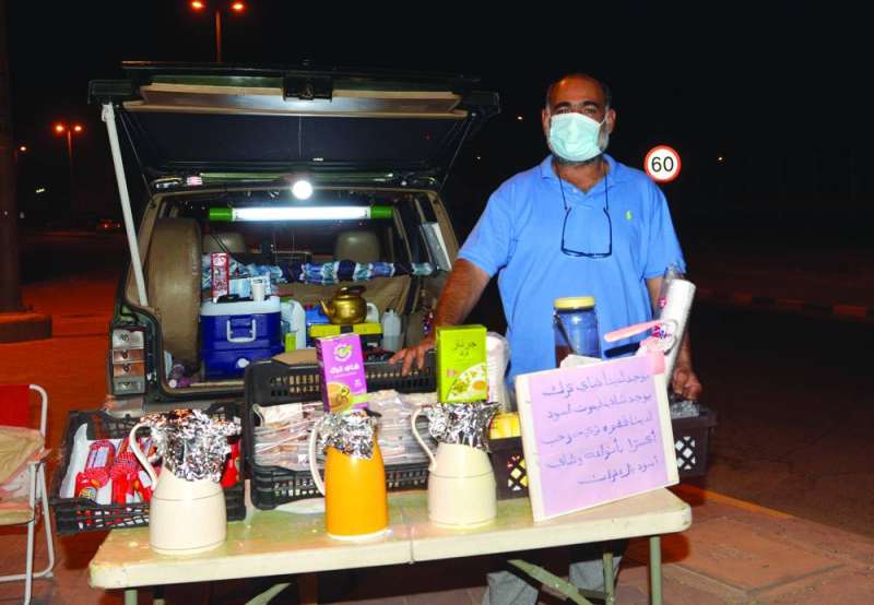 أبوعبدالله ومقهاه الصغير  	(تصوير نايف العقلة)