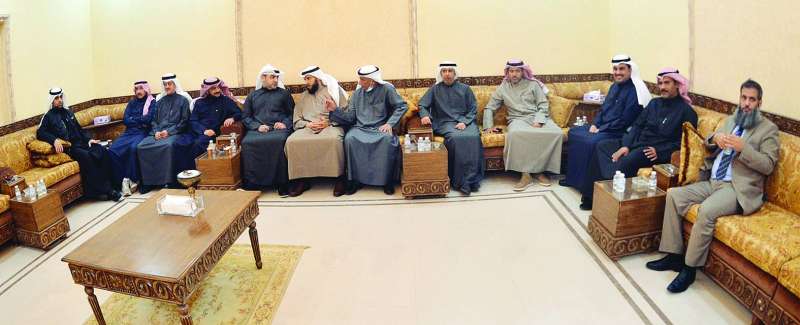 جانب من اجتماع النواب في ديوان مساعد العارضي مساء الأربعاء 	(تصوير نايف العقلة)