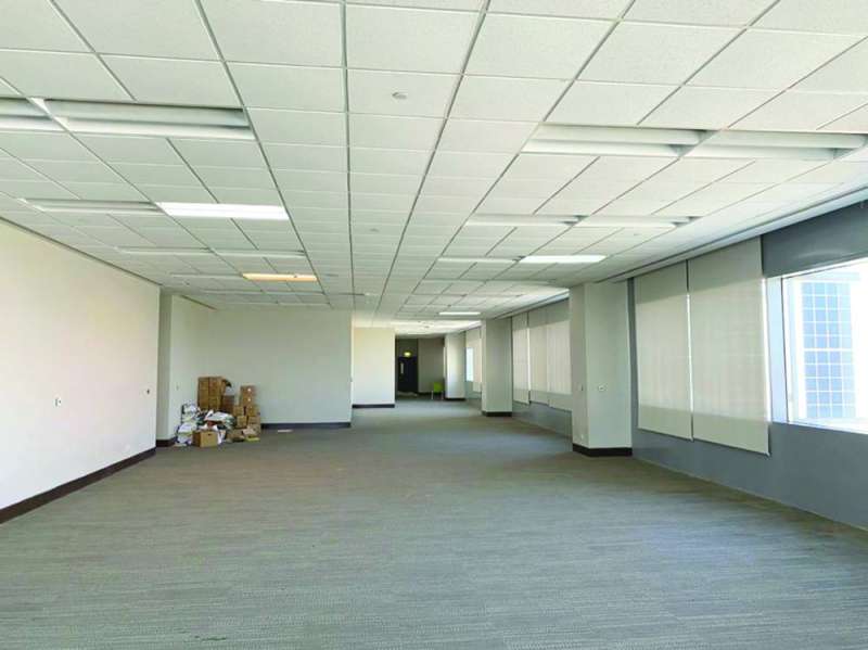 كراتين الأوراق في أحد الأركان