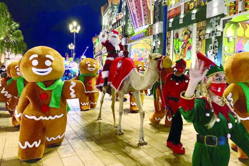 «بابا نويل» على الجَمل