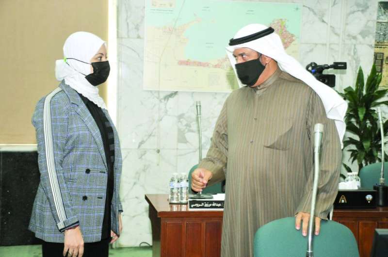 البغلي والرندي في حديث على هامش الجلسة 