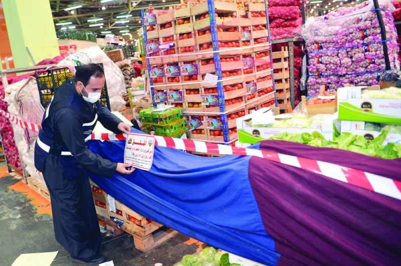 إغلاق وتشميع	 (تصوير نايف العقلة)