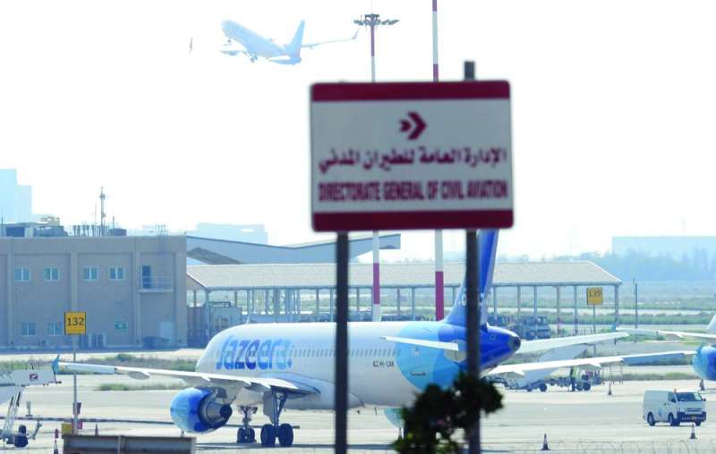 طائرة في حالة إقلاع من المطار أمس 	(تصوير أسعد عبدالله)