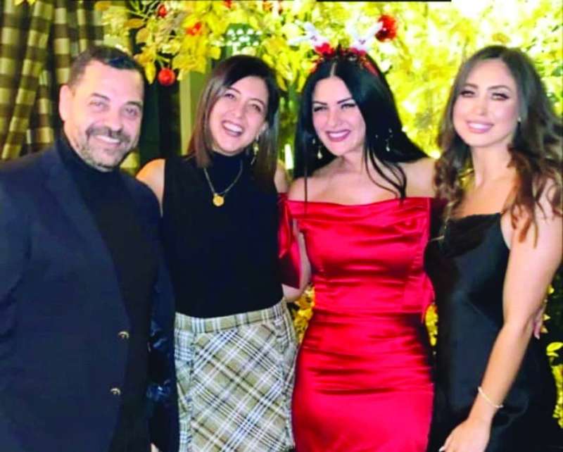 الصورة التي نشرتها نسرين إمام... ويبدو فيها العريان ونيكول سعفان (الأولى من اليمين)