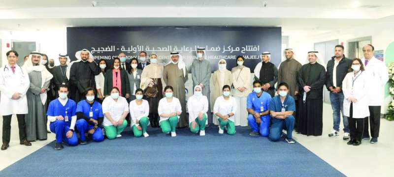 الصانع في لقطة جماعية مع كوادر مركز ضمان الصحي بالضجيج