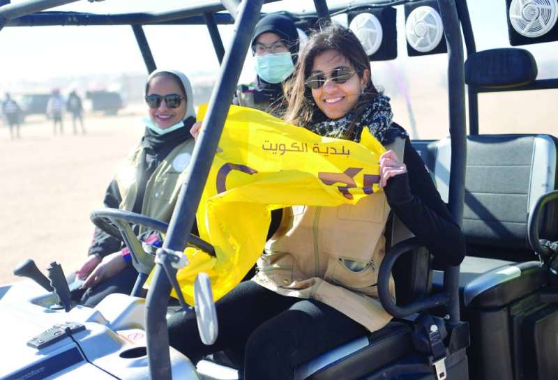 متطوّعات في عربة بر أثناء الحملة