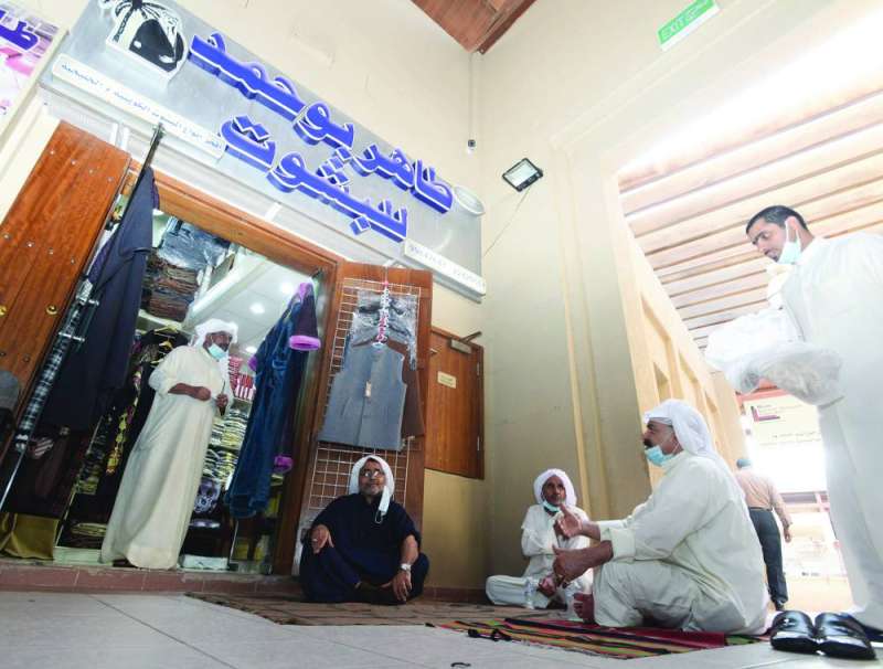 محلات «البشوت» على وشك الاندثار