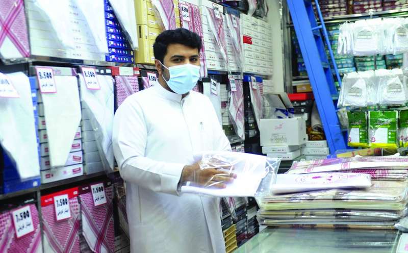 قحافي وغتر أهم ما تتميز به أسواق المباركية