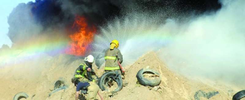 جهود جبارة للإطفائيين