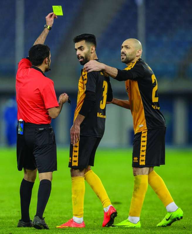 الحكم منذراً أحمد الظفيري	(الأزرق دوت كوم)