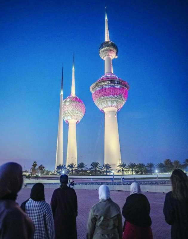 إضاءة أبراج الكويت بنقوش فن السدو
