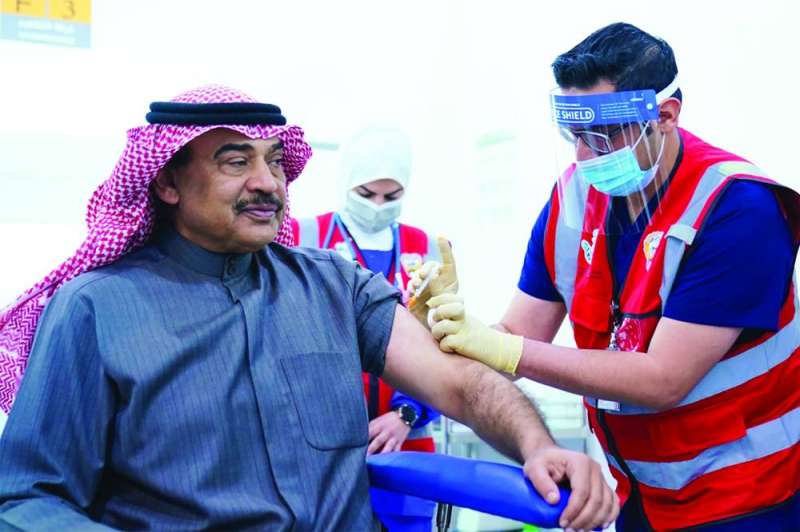 الخالد يتلقى الجرعة الثانية من اللقاح