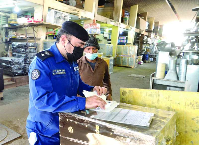 المقدم علي بن حيدر يسجل إنذاراً بالإغلاق