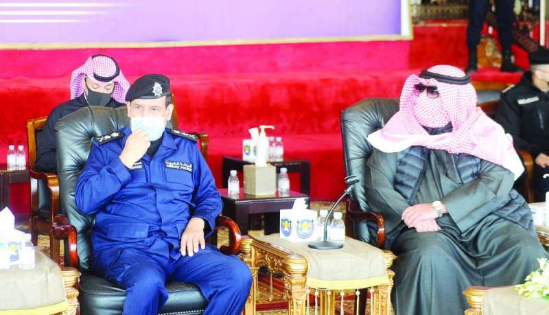 العلي والنهام خلال حضورهما قرعة الطلبة